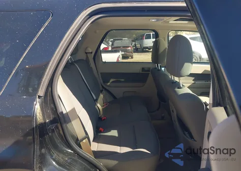 2010 Ford Escape Xlt z USA, uszkodzony, nr VIN 1FMCU9DGXAKA41749